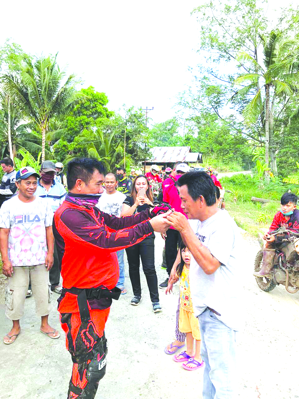 Lindungi Warga, HAG Community Bagikan Masker